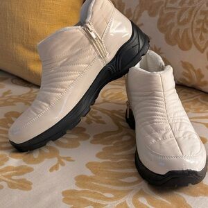 NWOT Easy Dry Ankle Boots by Easy Street